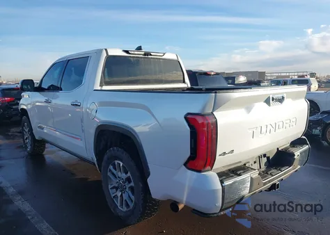 2022 Toyota Tundra 1794 Edition из США, поврежденный, VIN 5TFMA5DB5NX011100